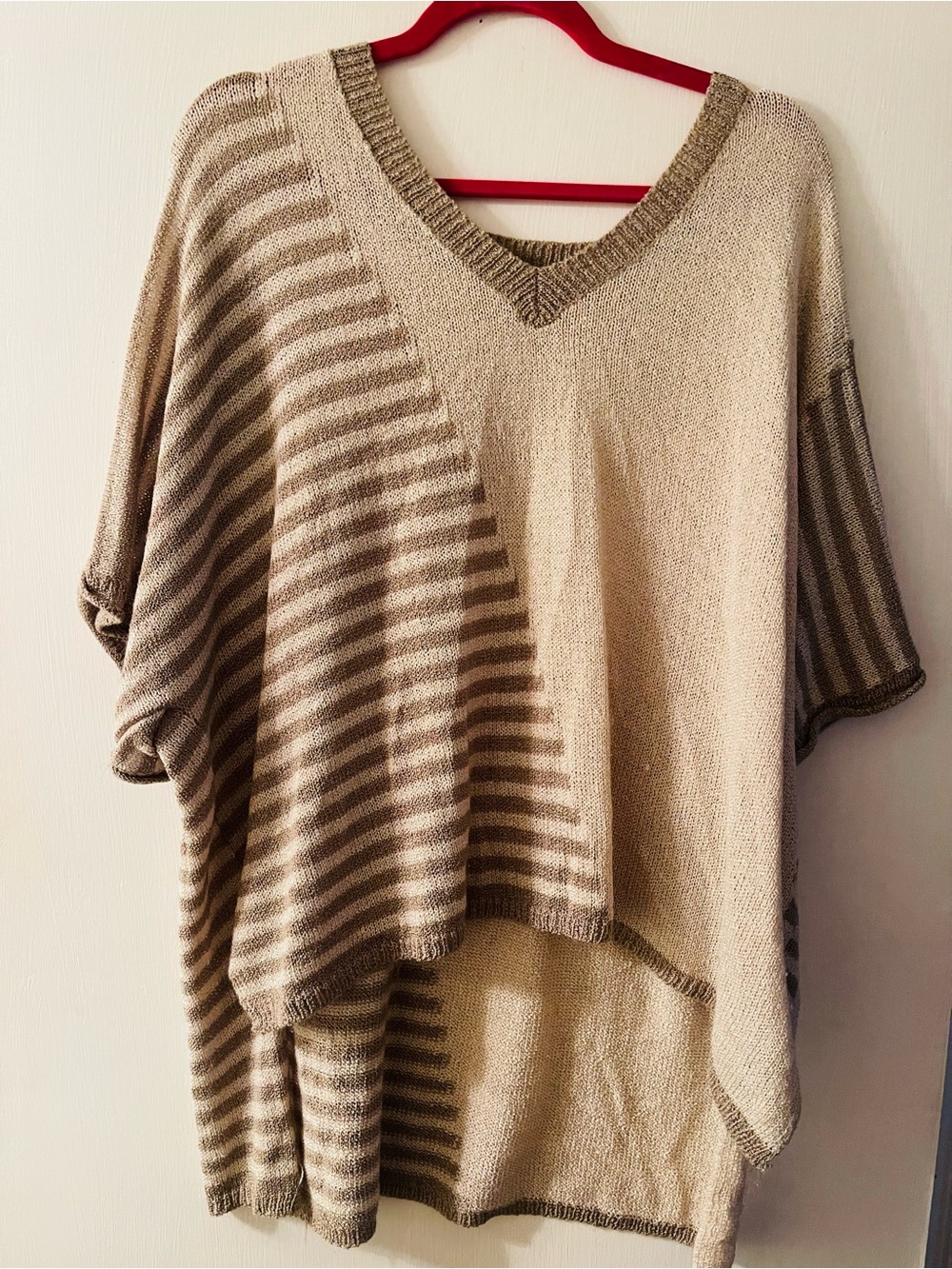 POL Neutral Two-Tone Knit V-Neck Top
